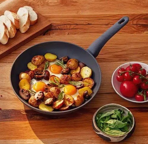 מחבת נון סטיק קרמית 28 ס”מ Resto Cas