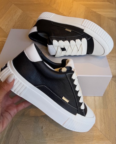 נעל BALR מידות 40-46 לגברים בגוון שחור עם סוליה לבנה