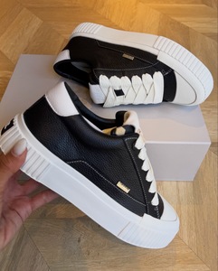 נעל BALR מידות 40-46 לגברים בגוון שחור עם סוליה לבנה