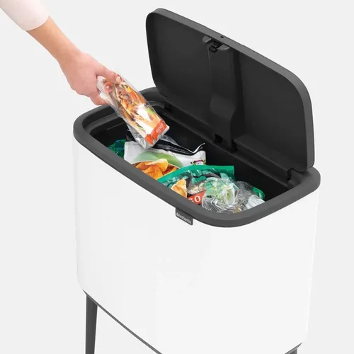 פח ברבנטיה למטבח 36 ליטר - Brabantia BO לבן -24 מתוך קולקציית פחי אשפה למטבח (תקריב של המוצר) - פתרון פונקציונלי ואסתטי לארגון הבית
