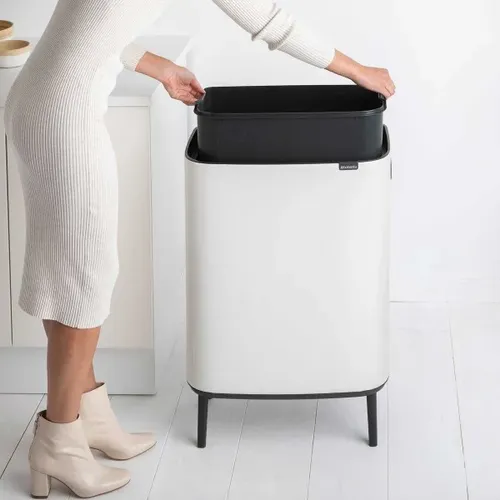 פח ברבנטיה למטבח 60 ליטר - BO Brabantia לבן מתוך קולקציית פחי אשפה למטבח (מבט נוסף) - פריט מעוצב לעיצוב חלל רחצה מודרני ויוקרתי