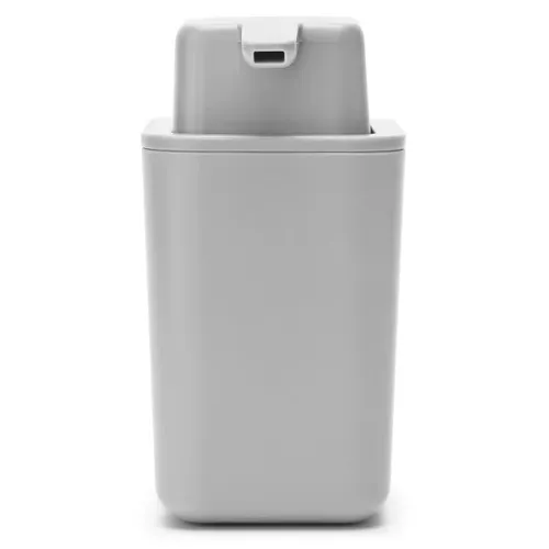 דיספנסר סבון נוזלי אפור בהיר Brabantia ברבנטיה מתוך קולקציית דיספנסרים ומתקנים לסקוץ' במטבח (צילום חומר הגלם) - מתאים לשדרוג מראה האמבטיה בקלות ו