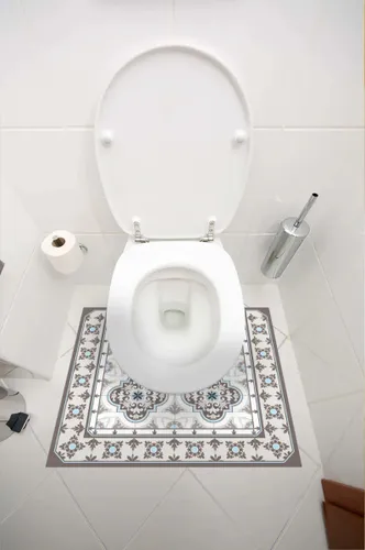 שטיחון PVC לאסלה דגם 253 מתוך קולקציית שטיחים ומדבקות לאסלה (צילום מורחב) - עשוי מחומרים עמידים בפני לחות וחלודה לאורך זמן