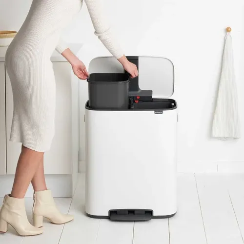 פח ברבנטיה למטבח 60 ליטר - Brabantia לבן פח הפרדה מתוך קולקציית פחי אשפה למטבח (פרטים קטנים וגימור) - פריט מעוצב לעיצוב חלל רחצה מודרני ויוקרתי