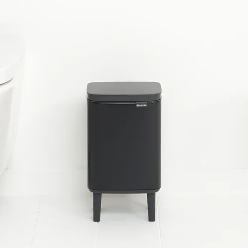 פח ברבנטיה לשירותים 4 ליטר - Brabantia BO שחור מתוך קולקציית פחי אשפה לשירותים (מכלול ומידות) - עשוי מחומרים עמידים בפני לחות וחלודה לאורך זמן