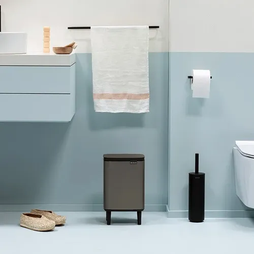 פח ברבנטיה לשירותים 7 ליטר - Brabantia BO פלטינום מתוך קולקציית פחי אשפה לשירותים (מראה כללי של המוצר) - איכות פרימיום בלתי מתפשרת ואחריות מלאה