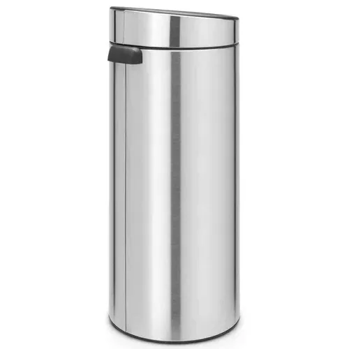 פח ברבנטיה למטבח 30 ליטר - Brabantia מוברש מט -24 מתוך קולקציית פחי אשפה למטבח (מבט מקרוב) - פריט מעוצב לעיצוב חלל רחצה מודרני ויוקרתי