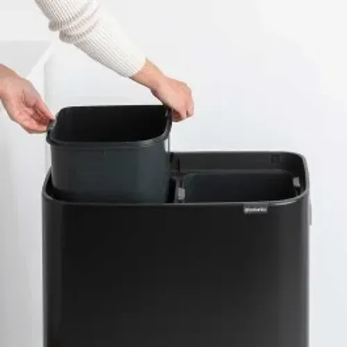 פח טאצ הפרדה ברבנטיה למטבח 60 ליטר - Brabantia שחור פח הפרדה מתוך קולקציית פחי אשפה למטבח (שילוב בחדר הרחצה) - פריט מעוצב לעיצוב חלל רחצה מודרני