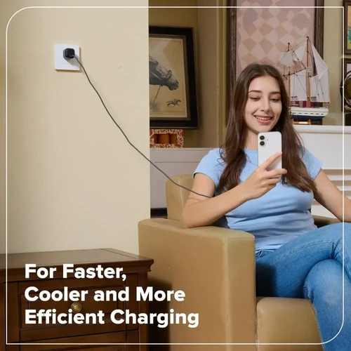 טעינת סוללת Greenworks 24V 2Ah באמצעות מטען USB-C 30W לטעינה מהירה, יעילה ובטוחה בכל מקום