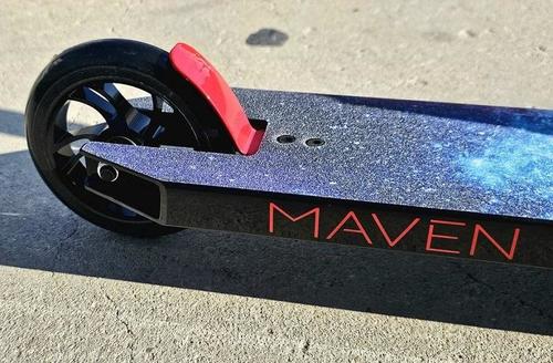 סקוט פעלולים Ao Maven Complete  Scooter Black