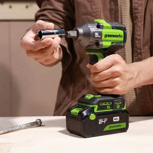 מפתח רטיטה Greenworks IW550 עם צ'אק ריבועי 1/2 אינץ' להחלפה מהירה של בוקסות, מנוע Brushless ומומנט מרבי של 500Nm