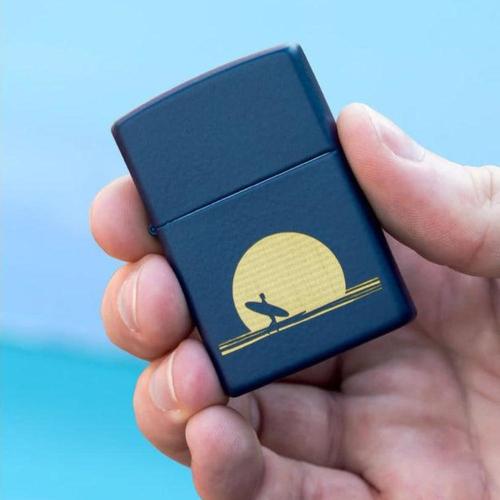 מצית זיפו גולש לרקע שמש - ZIPPO