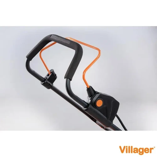 תקריב על ידית האחיזה המרופדת של מכסחת דשא Villager, המציג את מנוף ההפעלה הכתום הבטיחותי ואת הנדסת האנוש הנוחה למשתמש.