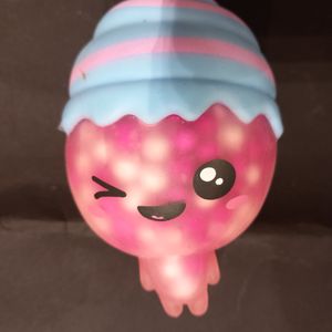 סקווישי בצורת קאפקייק נמעך להפגת מתחים - Squishy Cupcake