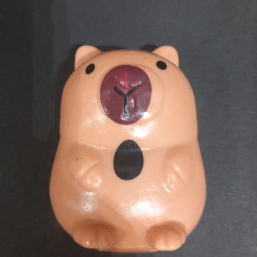סקווישי   קפיברה דביק למגע ולהזרקה והטחה - Squishy Sticky Capybara