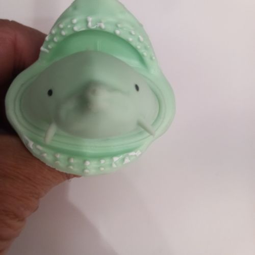 סקווישי בעיצוב כריש לחיצה יוצא דולפין - Squishy shark