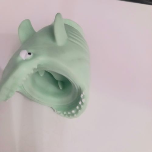 סקווישי בעיצוב כריש לחיצה יוצא דולפין - Squishy shark