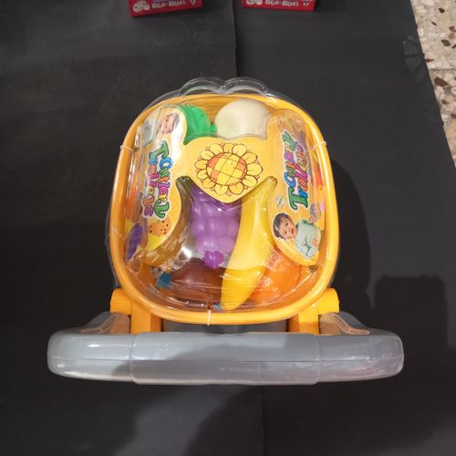 עגלת סופרמרקט צהוב אפור כולל מוצרים