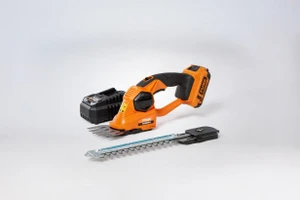 מגזמת לעיצוב שיחים וגוזם דשא נטענים 18V + סוללת 1.5Ah ומטען Villager FUSE-VCS7620-1BCB