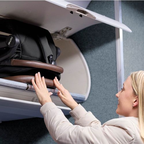 Britax Flylite – טיולון קליל וקומפקטי עם קיפול ביד אחת  (בז')