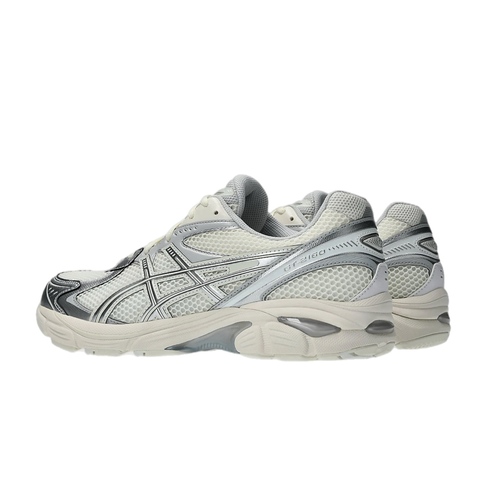 נעל ASICS מידות 36-42 לנשים בגוון כסוף