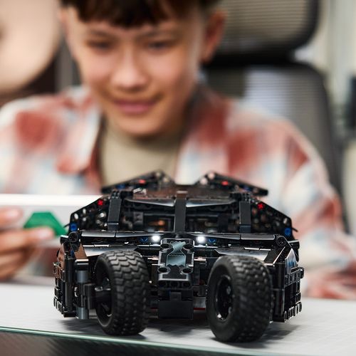 לגו טכני - Batmobile Tumbler  (42239)