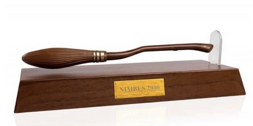 עט מרחף – מהדורת Harry Potter Nimbus 2000 Levitating Broom Pen