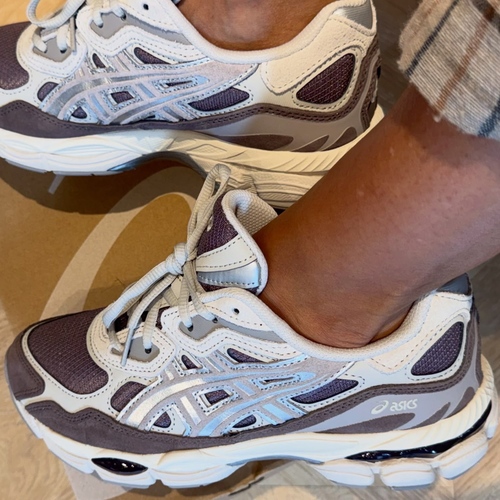 נעל ASICS מידות 36-42 לנשים בגוון חום-קרם