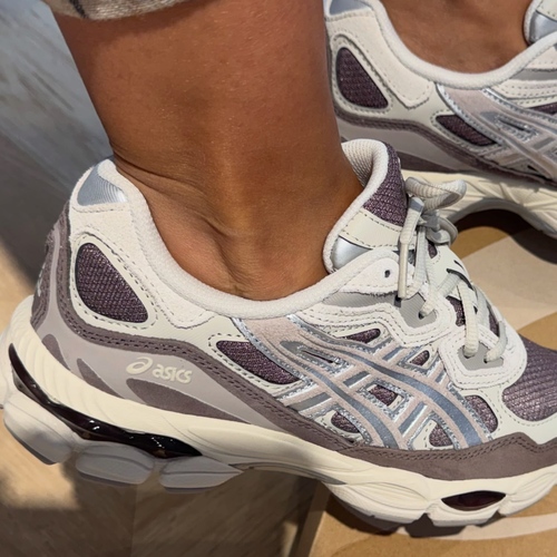 נעל ASICS מידות 36-42 לנשים בגוון חום-קרם