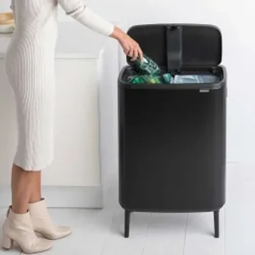 פח טאצ הפרדה ברבנטיה למטבח 60 ליטר - Brabantia שחור פח הפרדה מתוך קולקציית פחי אשפה למטבח (מבט נוסף) - פתרון פונקציונלי ואסתטי לארגון הבית