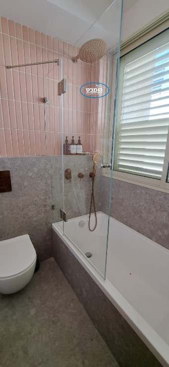 אמבטיון קבוע+ דלת זכוכית שקופה פירזול ניקל מאט מוברש 8 מ"מ לפי מידה