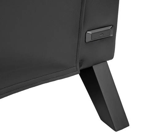 cougar-ranger-pro-black-gold-usb-type-c-port.