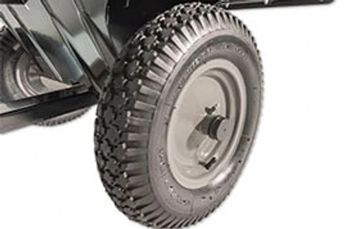 גלגל פניאומטי של עגלה נגררת Agri-Fab 45-01015 לנסיעה יציבה גם בשטח