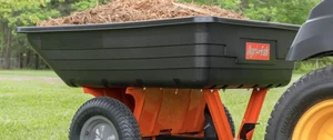 עגלה נגררת עם ארגז פלסטיק לטרקטורון כיסוח Agri-Fab דגם 45-0533 עם כושר העמסה 300 ק"ג