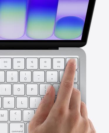 אפל - Apple מחשב נייד MacBook Neo A18 Pro 2026 8GB+512GB Silver
