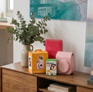 מארז של מצלמת אינסטקס של פוגי fujifilm instax mini 12 