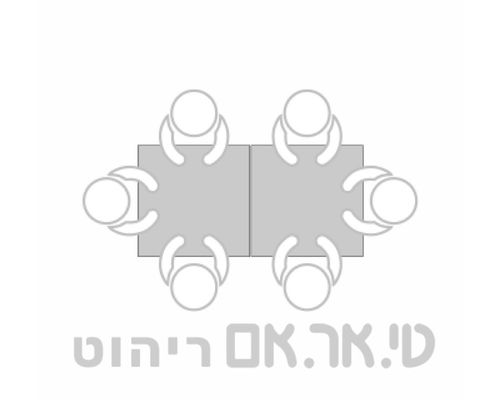שני שולחנות תלמיד בקבוצת עבודה