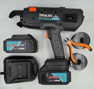 קושרת ברזל נטענת 21V TOTALTEC BT-890PRO כולל 2 סוללות 4Ah, מטען, 2 גלילי חוט ומזוודת נשיאה
