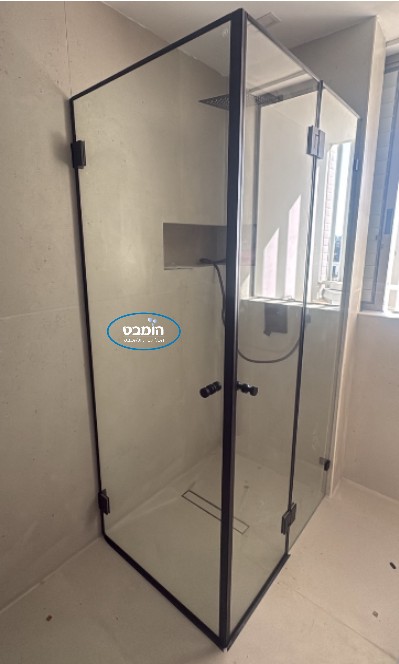 מקלחון פינתי קבוע+ שתי דלתות זכוכית אקסטרה קליר פירזול שחור 8 מ"מ לפי מידה