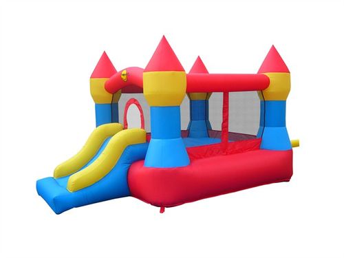 מתנפח הטירה עם המגלשה אדום כחול צהוב 9017 מבית Happy Hop - תמונת אווירה ושימוש במתקן