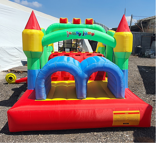 מתנפח גדולה אתגרון האדום D5525R מבית Jumpy Jump - תמונת אווירה ושימוש במתקן