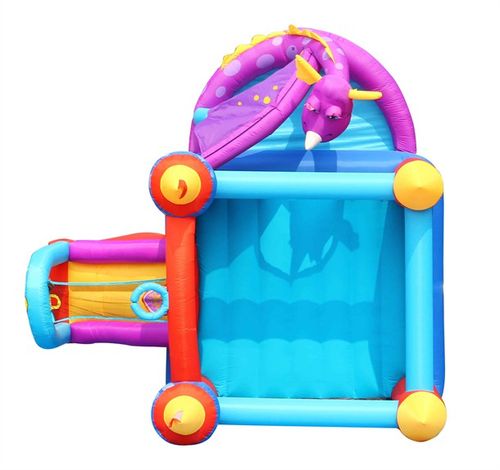מתנפח טירת הדרקון 9022 מבית Happy Hop - המתקן מוקם בחצר או בגינה