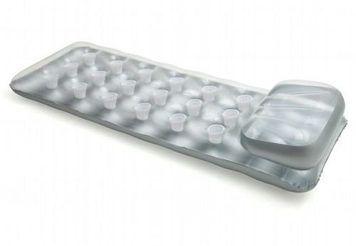 מזרון מתנפח צף עם כרית ראש מובנית 188×71 ס״מ | INTEX | מק״ט 58894 - תמונת אווירה ושימוש במזרן