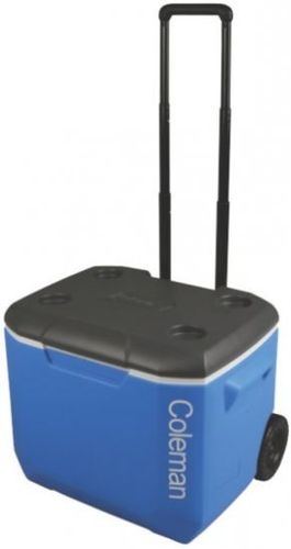צידנית פרפורמנס 56 ליטר עם גלגלים 2000036084 מבית COLEMAN - תקריב החומר והבידוד