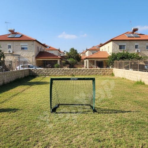שער כדורגל נייד מתקפל 76X76X122 סמ PFG-401 מבית DERBY - תמונת אווירה ופעילות ספורטיבית