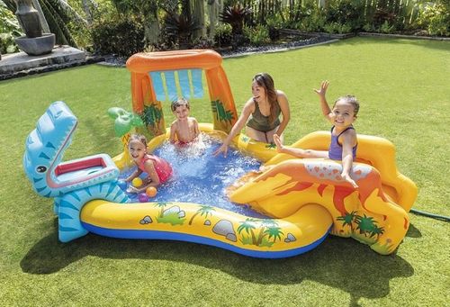 בריכה מתנפחת לילדים הר געש והדינוזאורים 249X191X109 סמ 57444 מבית INTEX - תמונת אווירה ושימוש בבריכה