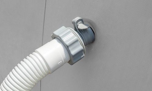 זוג מתאמי צינורות בקוטר 32/38 ממ 29061 מבית INTEX - תמונת אווירה ושימוש במוצר