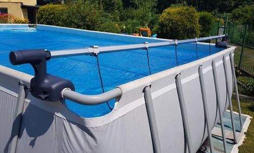 גלגלת לכיסוי סולארי לבריכה מלבנית 2.74–4.88 מ׳ | INTEX | מק״ט 28051 - תקריב החומר והגימור