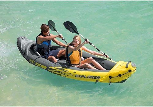 קיאק מתנפח Explorer K2 לזוג כולל משוטים משאבה ותיק אחסון 312×91 ס״מ | INTEX | מק״ט 68307 - הסירה בסביבת שיט