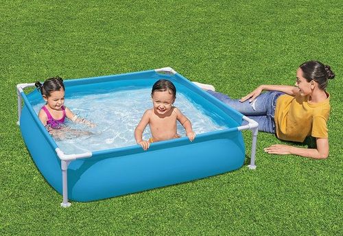 בריכת עמודים מסגרת ריבועית 122X122X30.5סמ 56217 מבית BESTWAY - מבט נוסף על הבריכה